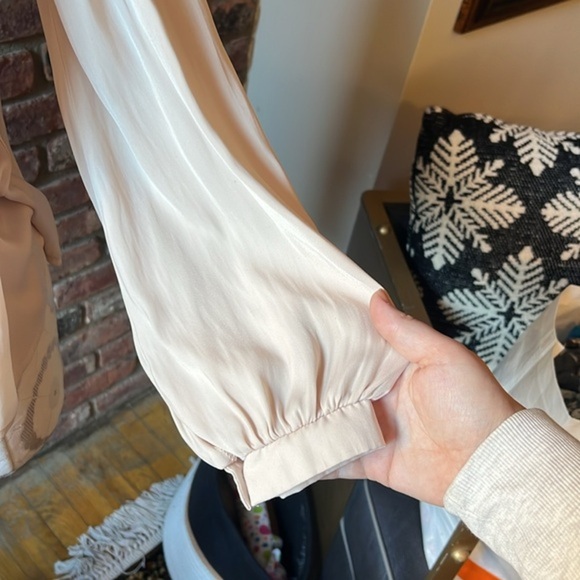 ***WORN TWICE*** ASTR the Label -- Ida Blouse in‎ Vintage Cream - Picture 6 of 10